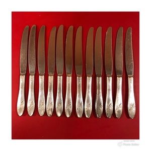 12 Oneida Queen Bess II Dinner Knives Tudor Vintage Silverplate Flatware 1946